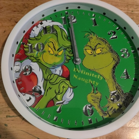 Grinch RGB led clock - Picture 4 of 4
